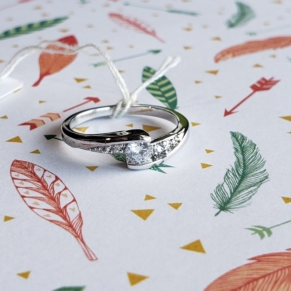 Jewelry - LADIES ring